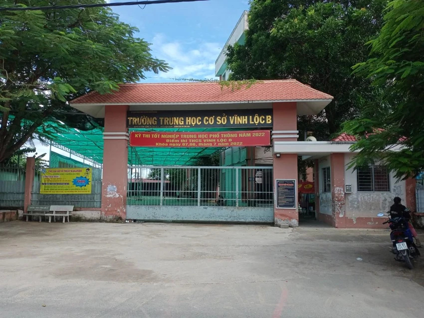 Trường THCS Vĩnh Lộc B (xã Vĩnh Lộc B) tiếp nhận 25 lớp với 1.067 học sinh lớp 6. Ảnh: NGUYỄN VĂN CƯỜNG Trường THCS Vĩnh Lộc B (xã Vĩnh Lộc B) tiếp nhận 25 lớp với 1.067 học sinh lớp 6. Ảnh: NGUYỄN VĂN CƯỜNG
