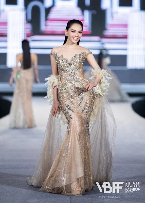 'Người đẹp Nhân ái' Mai Phương đạt giải Nhì và giải Ba cuộc thi Học sinh giỏi tiếng Anh cấp tỉnh và gần đây là chứng chỉ IELTS 8.0. 'Người đẹp Nhân ái' Mai Phương đạt giải Nhì và giải Ba cuộc thi Học sinh giỏi tiếng Anh cấp tỉnh và gần đây là chứng chỉ IELTS 8.0.