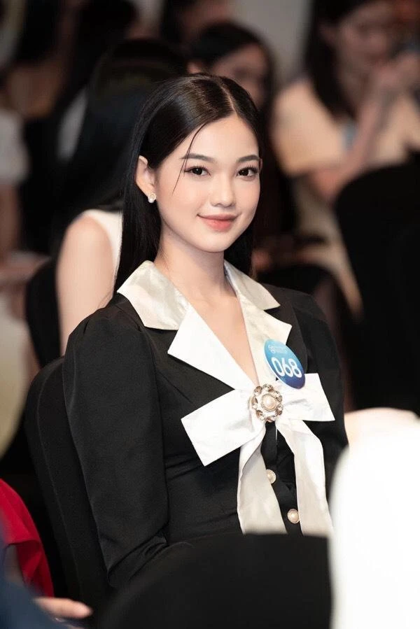 Bé Quyên hiện là sinh viên ĐH Công nghiệp TP.HCM. Bé Quyên hiện là sinh viên ĐH Công nghiệp TP.HCM.