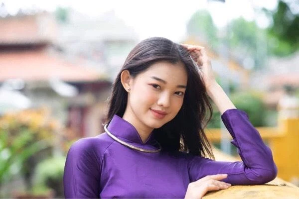 Sinh ra trong gia đình khó khăn nên cô thấu hiểu cho những hoàn cảnh khó khăn. Người đẹp đã tích cực tham gia vào các hoạt động thiện nguyện như: chương trình Tiếp sức mùa thi, cùng mẹ quyên góp gạo cho bệnh viện, vào chùa phụ nấu ăn phát cho bà con vào các dịp lễ, phát cơm chay ở bệnh viện… Sinh ra trong gia đình khó khăn nên cô thấu hiểu cho những hoàn cảnh khó khăn. Người đẹp đã tích cực tham gia vào các hoạt động thiện nguyện như: chương trình Tiếp sức mùa thi, cùng mẹ quyên góp gạo cho bệnh viện, vào chùa phụ nấu ăn phát cho bà con vào các dịp lễ, phát cơm chay ở bệnh viện…