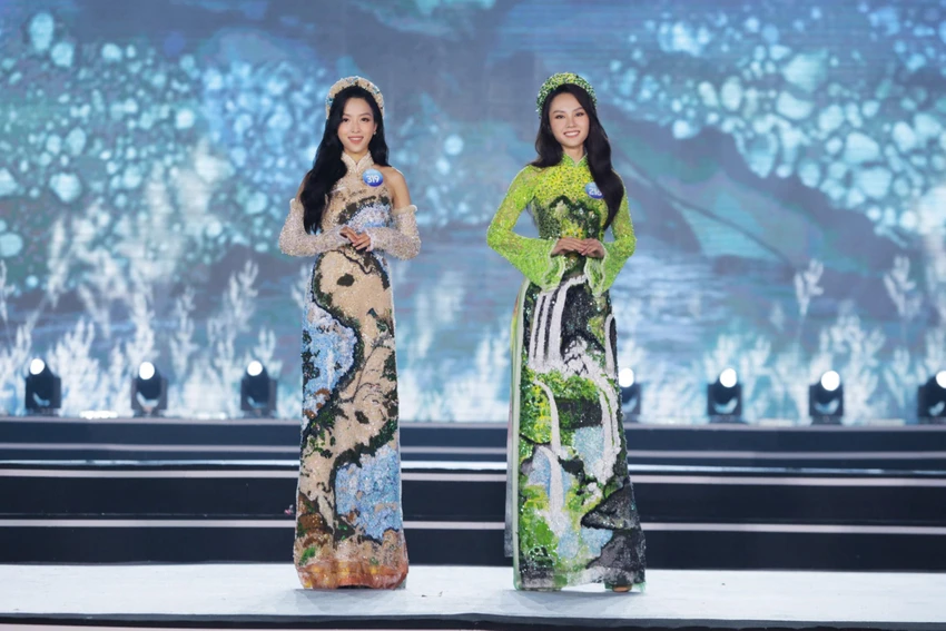 Thí sinh Miss World Vietnam khoe sắc trong trang phục áo dài. Ảnh Kiengcan Team