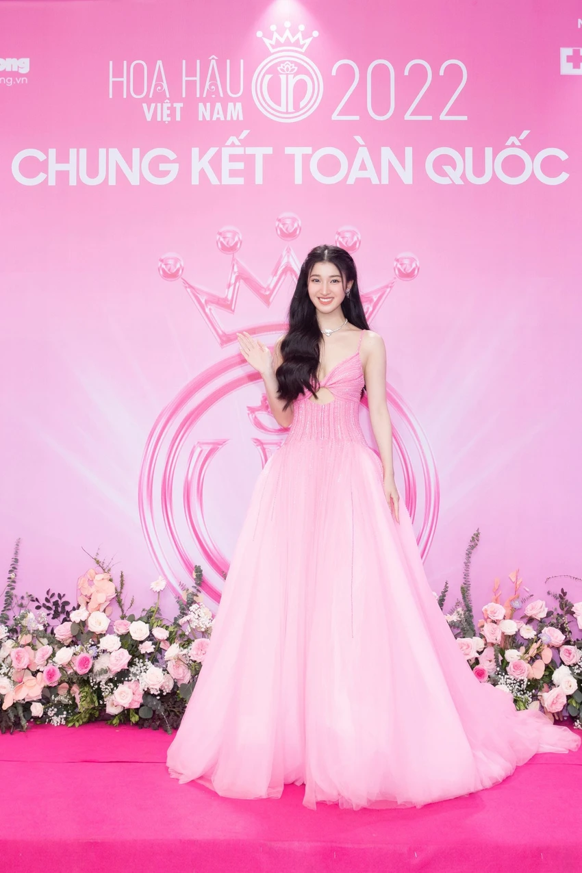 Á hậu Phương Nhi. Á hậu Phương Nhi.
