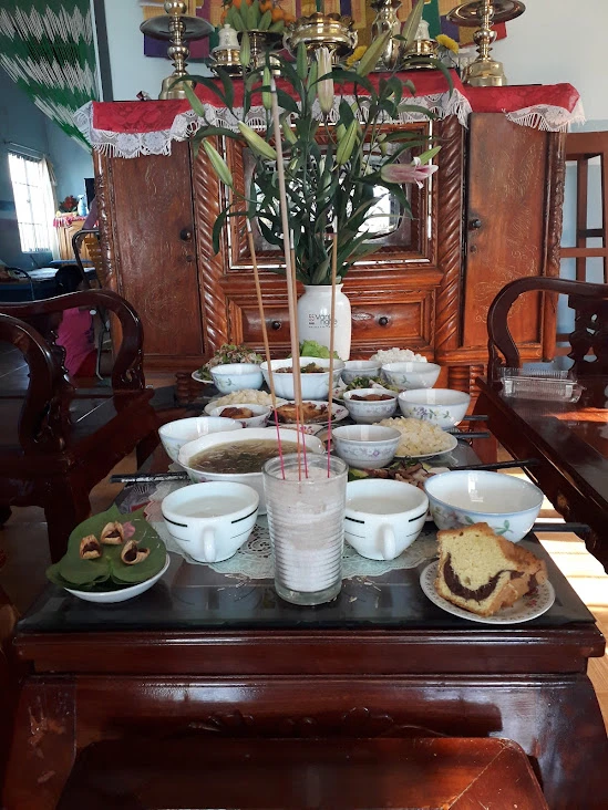 Tùy hoàn cảnh mỗi gia đình nhưng chí ít nên có 4 món: hầm, thịt luộc, xào, kho. Tùy hoàn cảnh mỗi gia đình nhưng chí ít nên có 4 món: hầm, thịt luộc, xào, kho.
