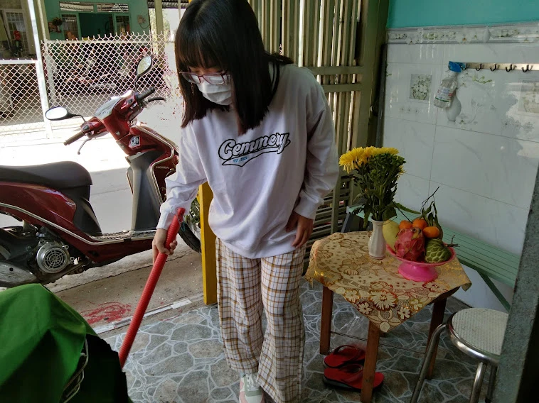 Nhưng ngày đầu mới - mùng một tết thì có tục kiêng quét rác Nhưng ngày đầu mới - mùng một tết thì có tục kiêng quét rác