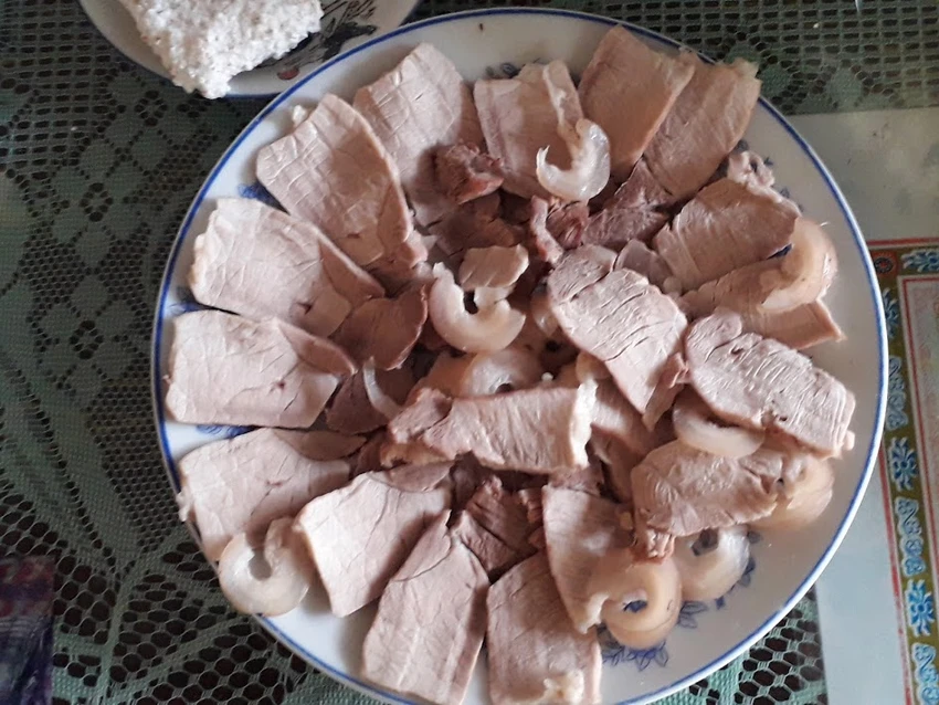 Gia đình nên tự pha chế một vài món, như khổ qua hầm thịt, thịt luộc để cúng trên bàn thờ Gia đình nên tự pha chế một vài món, như khổ qua hầm thịt, thịt luộc để cúng trên bàn thờ