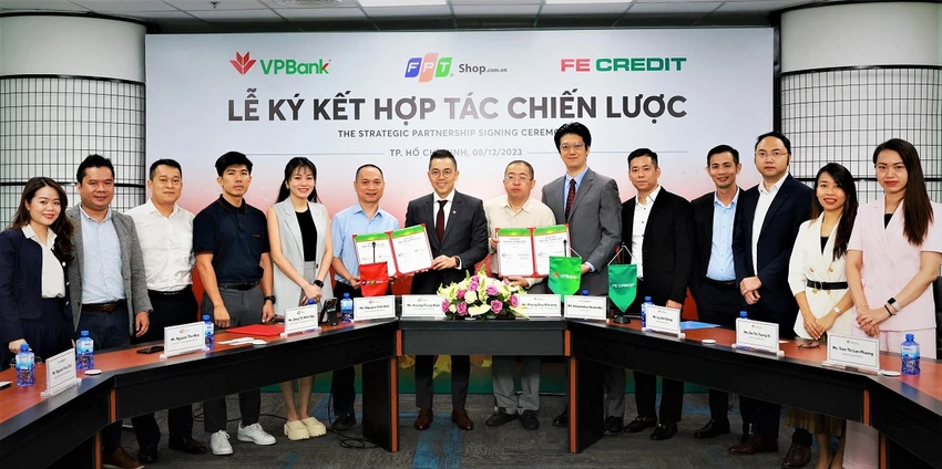 VPBank và FE CREDIT bắt tay với FPT Shop hỗ trợ khách hàng mua sắm thiết bị điện tử.jpeg