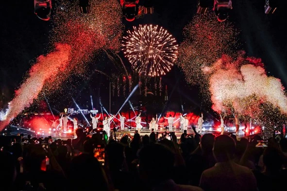 Dàn ca sĩ khách mời liên tục “khuấy đảo” không khí tại LUXURY COUNTDOWN PARTY 2024.jpg