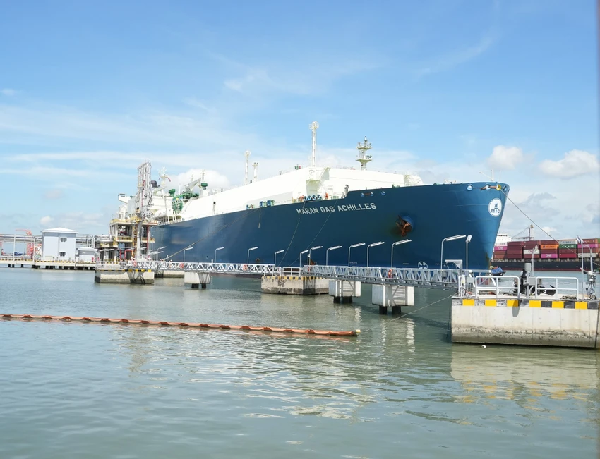 Tàu chở LNG tại Kho cảng PV GAS Vũng Tàu.JPG