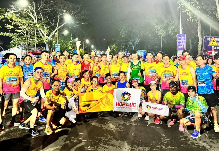 CLB chạy bộ Hợp Lực (Cần Thơ) – một trong những CLB có số lượng runner đông nhất tham dự VPBank Can Tho Music Night Run 2024.jpg