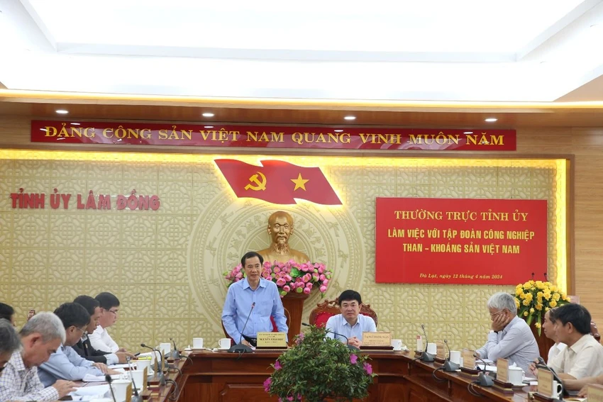 Ông Nguyễn Thái Học - Quyền Bí Thư Tỉnh ủy Lâm Đồng yêu cầu các sở ngành phối hợp với TKV triển khai các dự án.JPG