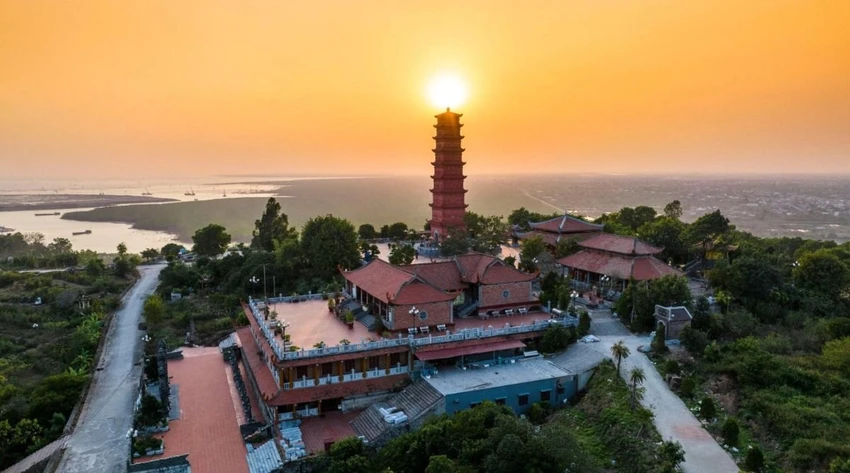 Tháp Tường Long ở phường Vạn Sơn, quận Đồ Sơn.jpg