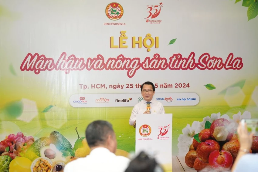 Ông Nguyễn Anh Đức, Tổng Giám đốc Saigon Co.op chia sẻ những hoạt động hỗ trợ nông sản Việt.JPG