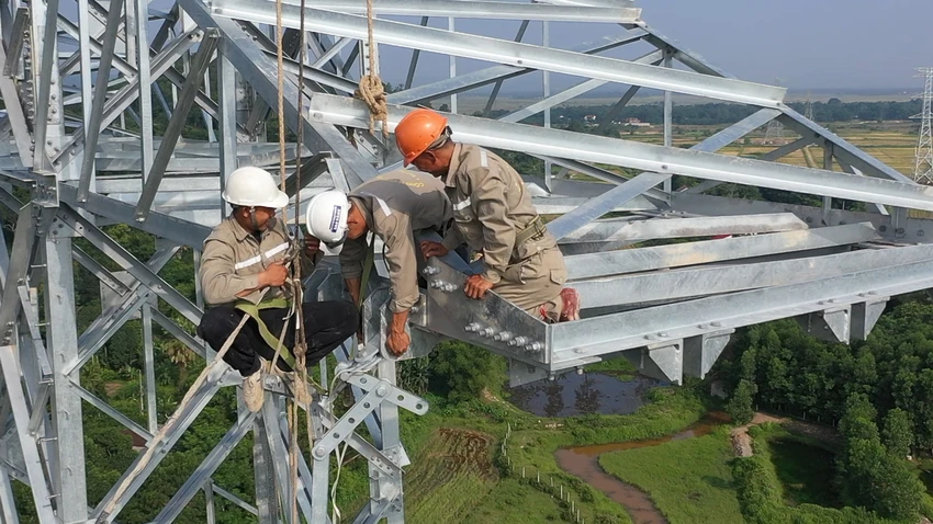 Công tác an toàn lao động luôn được chủ đầu tư và nhà thầu tuân thủ nghiêm ngặt.jpg