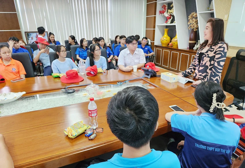 Bà Huỳnh Lan Phương cam kết làm tốt nhất việc tiếp nhận, xử lý rác, góp phần đảm bảo môi trường cho hơn 10 triệu dân TP.HCM.jpg