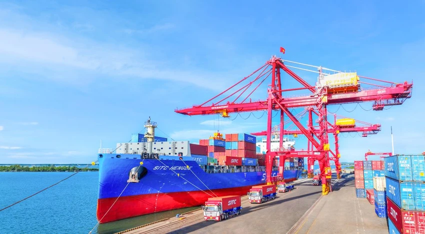 Cảng Chu Lai đã đầu tư hơn 400 tỷ đồng cho trang thiết bị, phương tiện.jpg