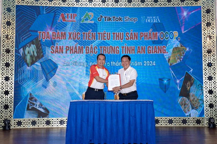 HDBank và Trung tâm Xúc tiến Thương mại và Đầu tư tỉnh An Giang ký kết Ghi nhớ hợp tác nhằm tăng sức bật cho doanh nghiệp địa phương.png