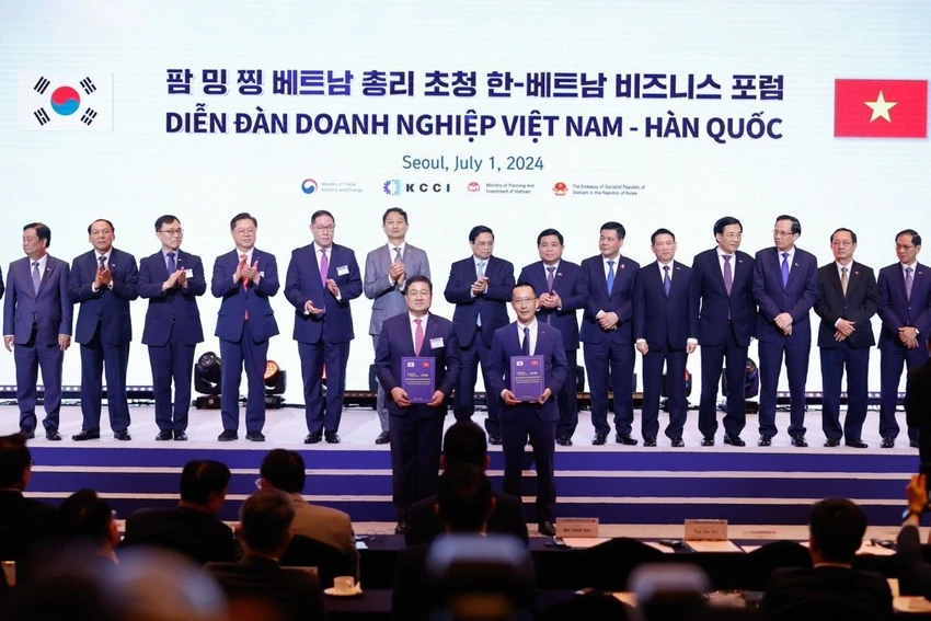 Đại diện MB và POSCO tại sự kiện ký kết.jpg