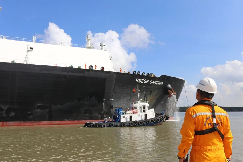 PV GAS tiếp nhận LNG phục vụ sản xuất điện trong giai đoạn cao điểm vào mùa khô 2024.jpg