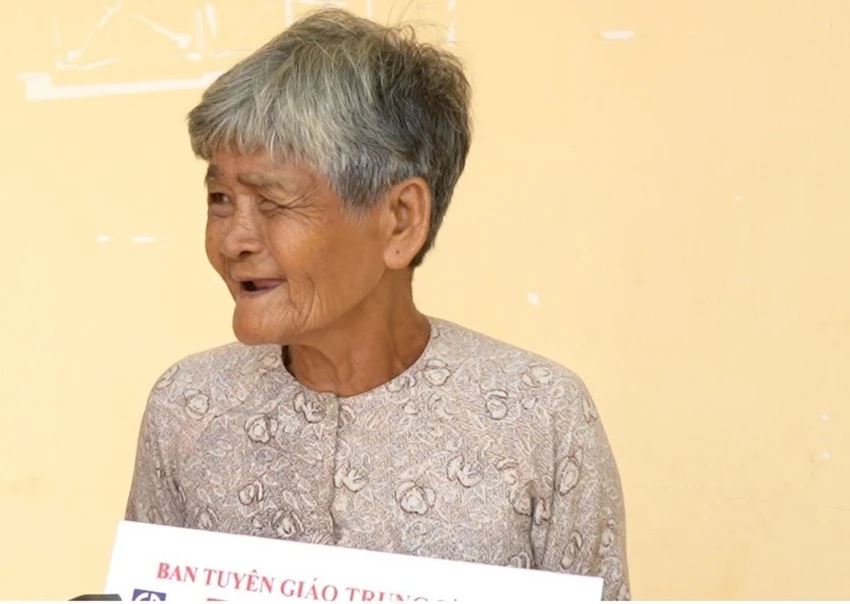 Những nụ cười hạnh phúc trong ngày Tân Hiệp Phát hỗ trợ kinh phí xây 3 nhà tình nghĩa tại Tây Ninh, Cao Bằng.jpg