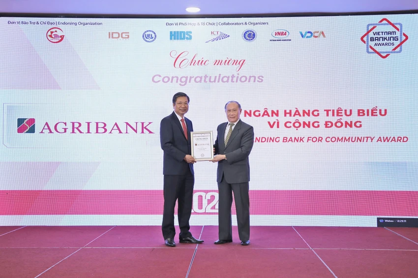 Agribank nhiều năm liền nhận được danh hiệu “Ngân hàng tiêu biểu vì cộng đồng”.jpg