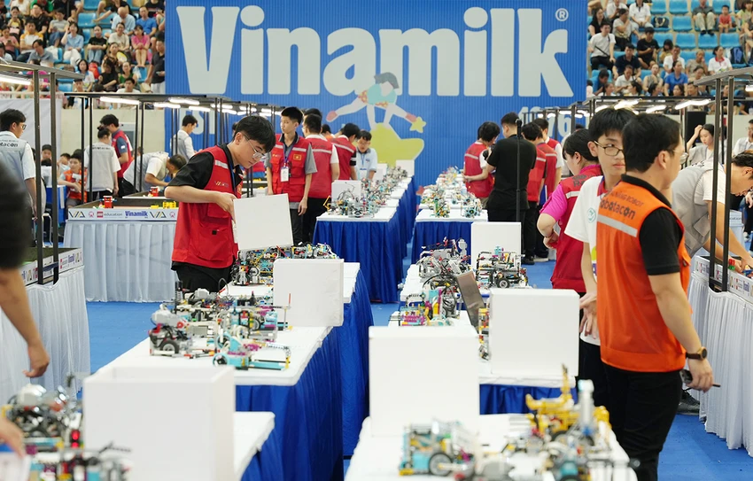 Hơn 600 thí sinh đã tham gia tranh tài tại vòng chung kết Robotacon WRO 2024 khu vực miền Bắc.JPG