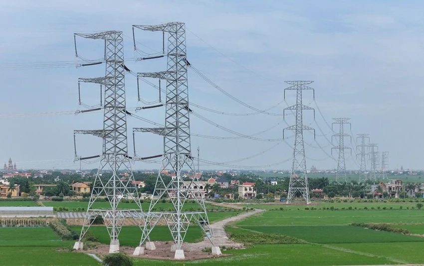 Đường dây 500kV mạch 3 cung đoạn NMNĐ Nam Định I – Phố Nối đã hoàn thành đóng điện vào chiều ngày 19-8.jpg