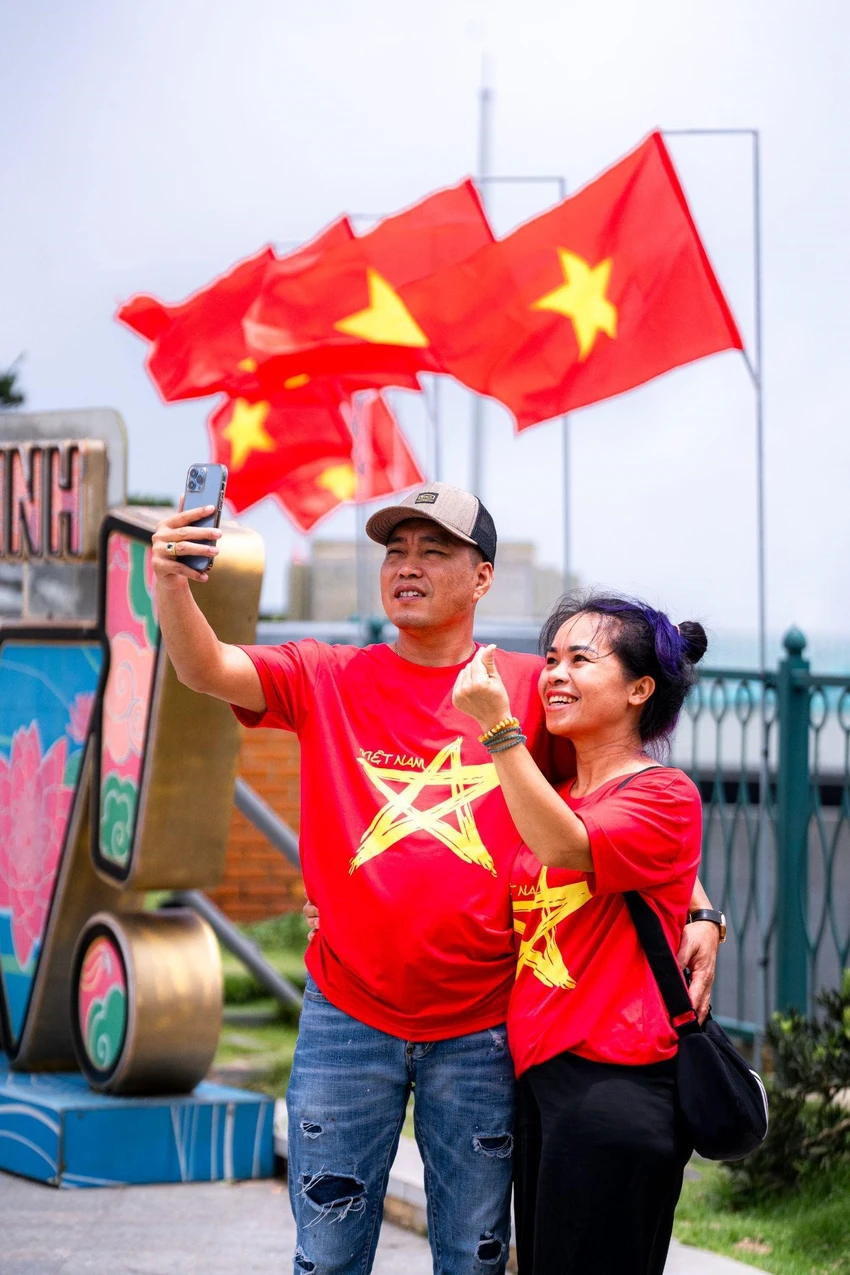nui-ba-den-hut-hang-van-du-khach-den-vui-choi-va-tham-du-dang-dang-mung-quoc-khanh-3.jpg