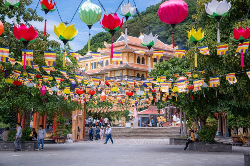 nui-ba-den-hut-hang-van-du-khach-den-vui-choi-va-tham-du-dang-dang-mung-quoc-khanh-4.jpg