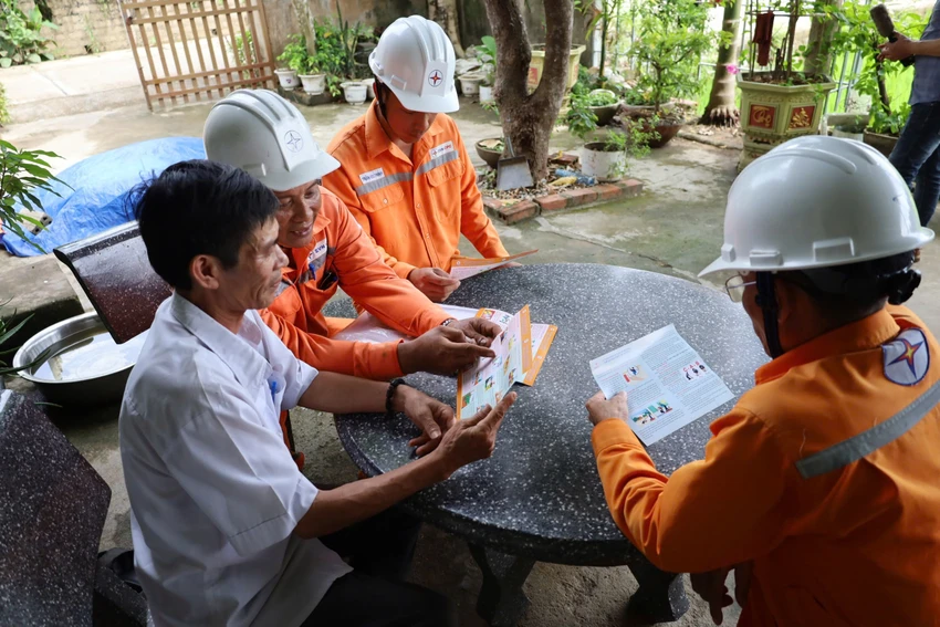 PC-Quang-Binh-chu-dong-cac-phuong-an-cap-dien-trong-mua-mua-bao-H2.jpg