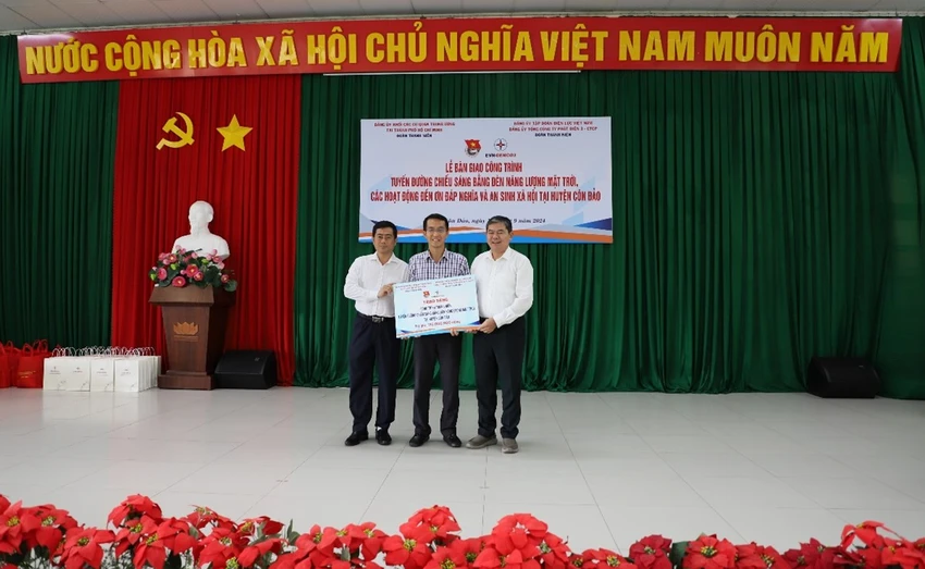 evngenco3-ban-giao-cong-trinh-thanh-nien-tai-huyen-con-dao.jpg