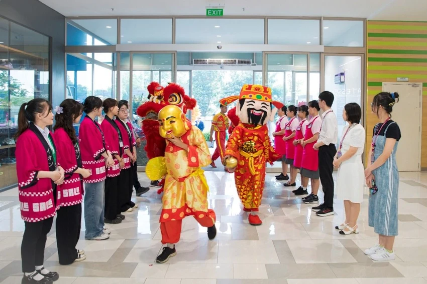 aeon-ta-quang-buu-don-gan-100-000-luot-khach-hang-trong-tuan-khai-truong.jpg