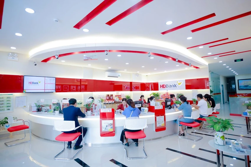 HDBank dành gói tín dụng ưu đãi 12.000 tỷ đồng hỗ trợ thiết thực cho khách hàng chịu ảnh hưởng bởi bão lũ.JPG