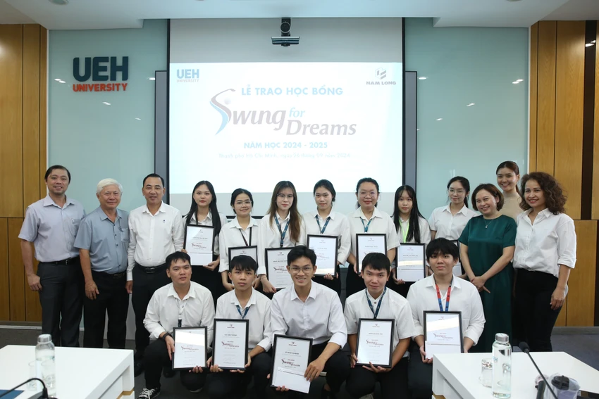 tap-doan-nam-long-trao-72-suat-hoc-bong-swing-for-dreams-nam-2024-voi-tong-gia-tri-720-trieu-dong.JPG