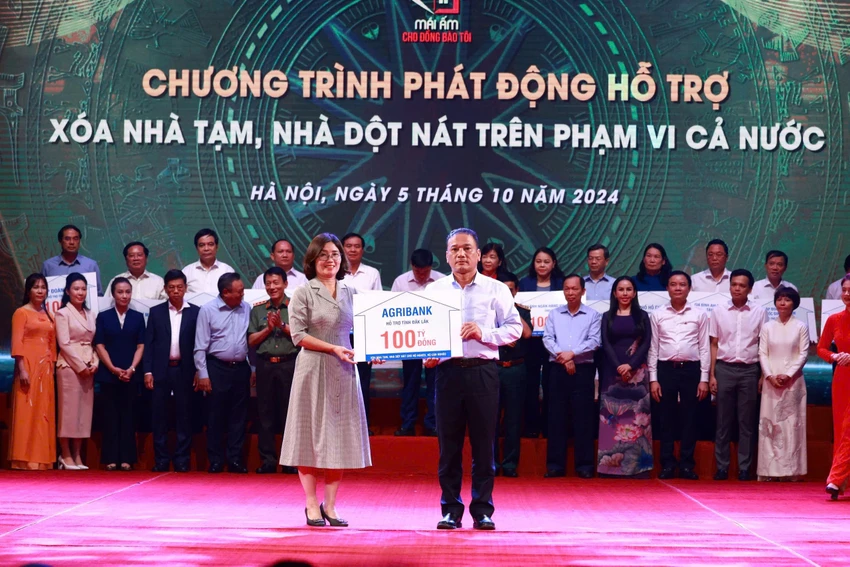 Agribank ủng hộ 100 tỷ đồng hưởng ứng đợt thi đua cao điểm hoàn thành xóa nhà tạm, nhà dột nát trên cả nước.jpg