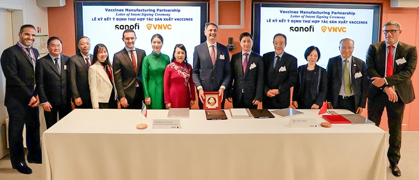 vnvc-va-sanofi-ky-ket-tien-toi-hop-tac-san-xuat-vac-xin-tai-viet-nam-2.png