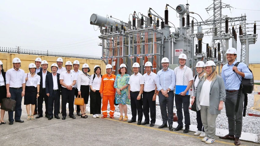 doan-cong-tac-cap-cao-cua-chinh-phu-chlb-duc-tham-va-lam-viec-voi-tong-cong-ty-dien-luc-mien-bac-2.jpg