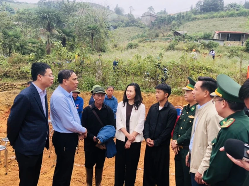 tap-doan-hoa-phat-tai-tro-10-ty-dong-cho-ba-con-lao-cai-tai-thiet-sau-bao-so-3-2.png