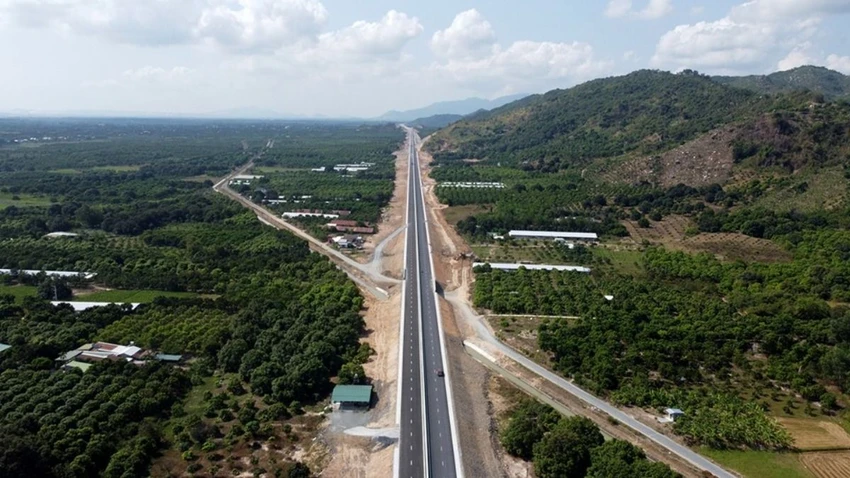 Trong 9 tháng đầu năm, Khánh Hòa đã đón 9 triệu lượt khách lưu trú, tăng 57,9%.jpg
