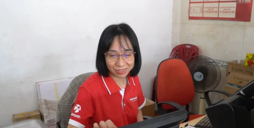 co-gai-binh-duong-mat-tay-ban-tam-ve-vietlott-trung-jackpot-hon-100-ty-dong.png
