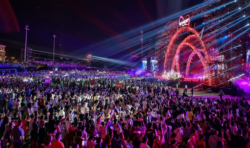 8wonder-winter-phien-ban-supershow-mang-den-chuoi-le-hoi-giang-sinh-co-1-0-2-tai-sai-thanh.jpg