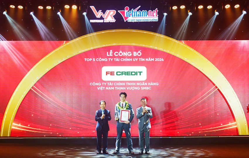 fe-credit-toa-sang-voi-3-giai-thuong-danh-gia-khang-dinh-vi-the-dan-dau-nganh-tai-chinh-tieu-dung-2.jpg
