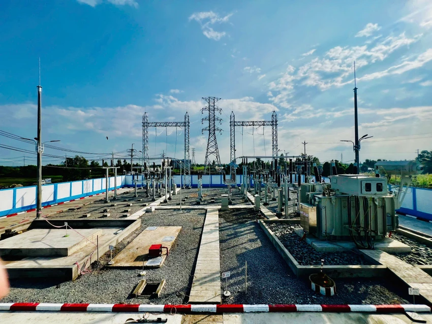 evnspc-tiep-tuc-dong-dien-van-hanh-nhieu-cong-trinh-dien-110kv-trong-diem-phia-nam-3.jpg