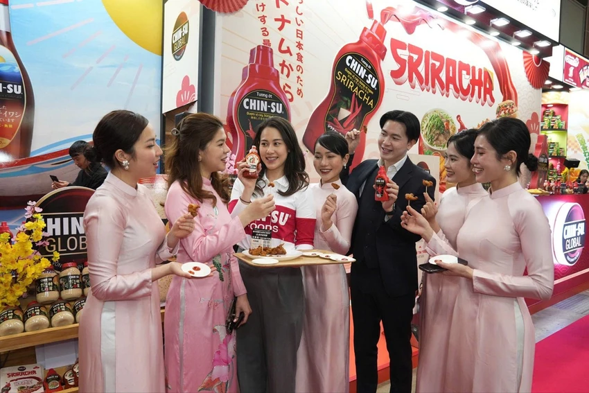 tuong-ot-chin-su-xuat-hien-an-tuong-tren-pho-am-thuc-nhat-ban-va-han-quoc-lan-toa-niem-tu-hao-thuong-hieu-viet-6.jpg