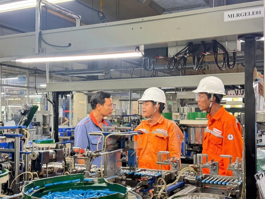 dien-luc-tp-hcm-dam-bao-dien-trong-mua-cao-diem-cuoi-nam.jpg
