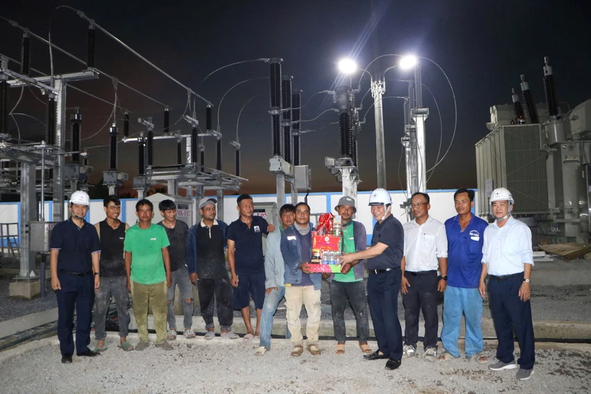 evnspc-thuc-hien-tot-su-menh-dien-di-truoc-mot-buoc-3.jpg