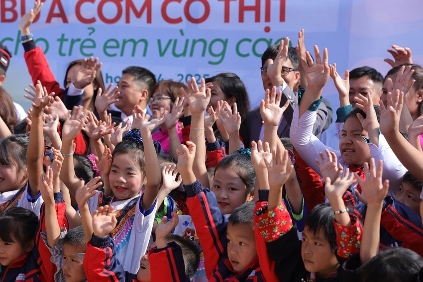 chin-su-mang-chao-com-co-thit-dac-biet-len-vung-cao-tiep-suc-hoc-tro-tiep-lua-thay-co-nhan-dip-20-11-10.jpg