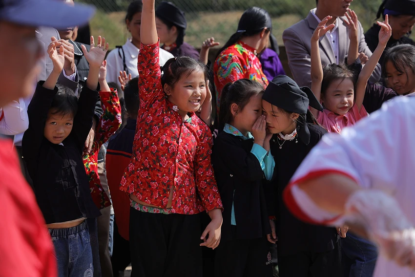 chin-su-mang-chao-com-co-thit-dac-biet-len-vung-cao-tiep-suc-hoc-tro-tiep-lua-thay-co-nhan-dip-20-11-2.jpg
