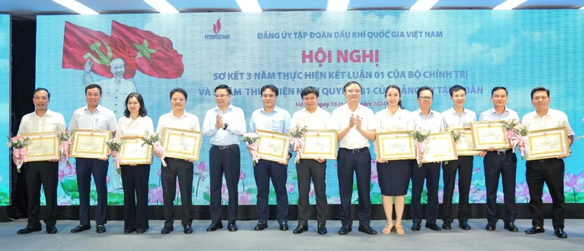 PV GAS hưởng ứng 63 năm ngày truyền thống ngành Dầu khí Việt Nam.jpg
