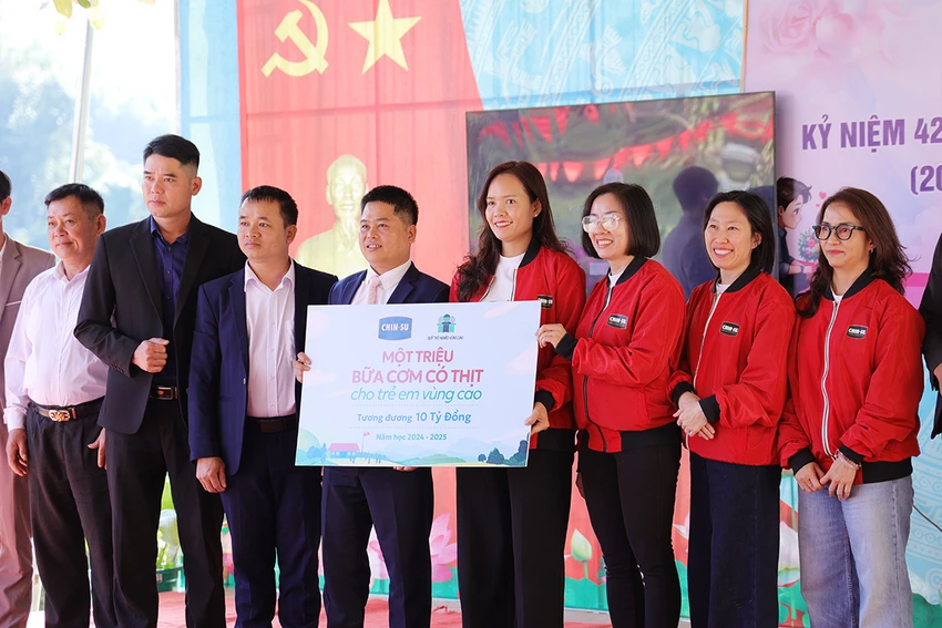 chin-su-tai-tro-10-ty-dong-cho-du-an-mot-trieu-bua-com-co-thit-cho-tre-em-vung-cao-9.JPG