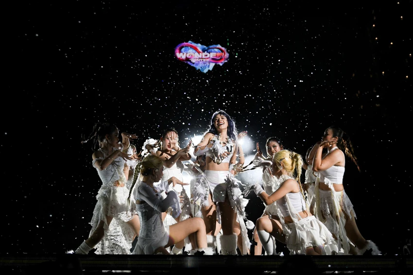 imagine-dragons-va-dan-sao-viet-mang-khoanh-khac-bung-no-toi-8wonder-winter-6.jpg